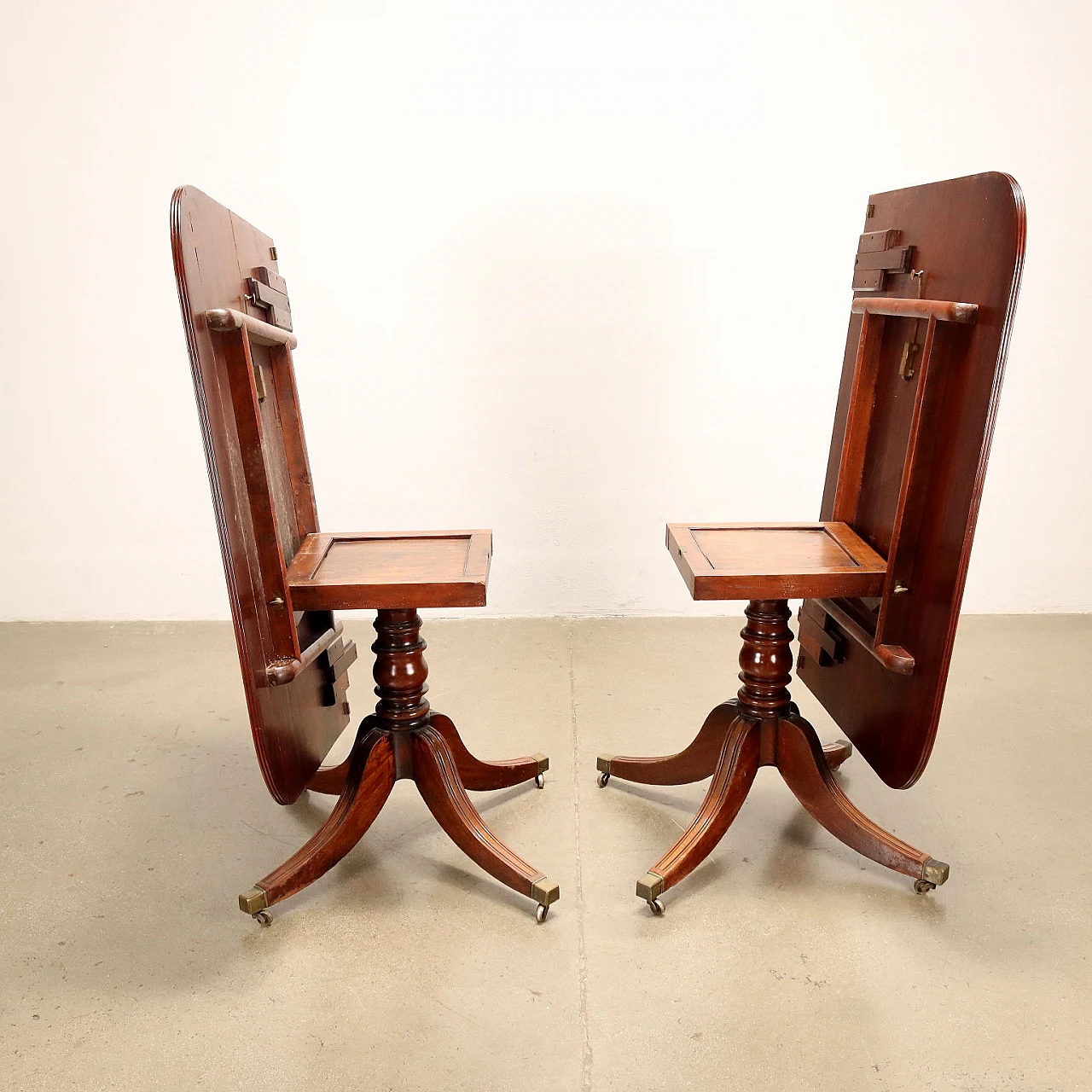 Coppia di tavoli a vela inglesi in mogano, inizio '900 5
