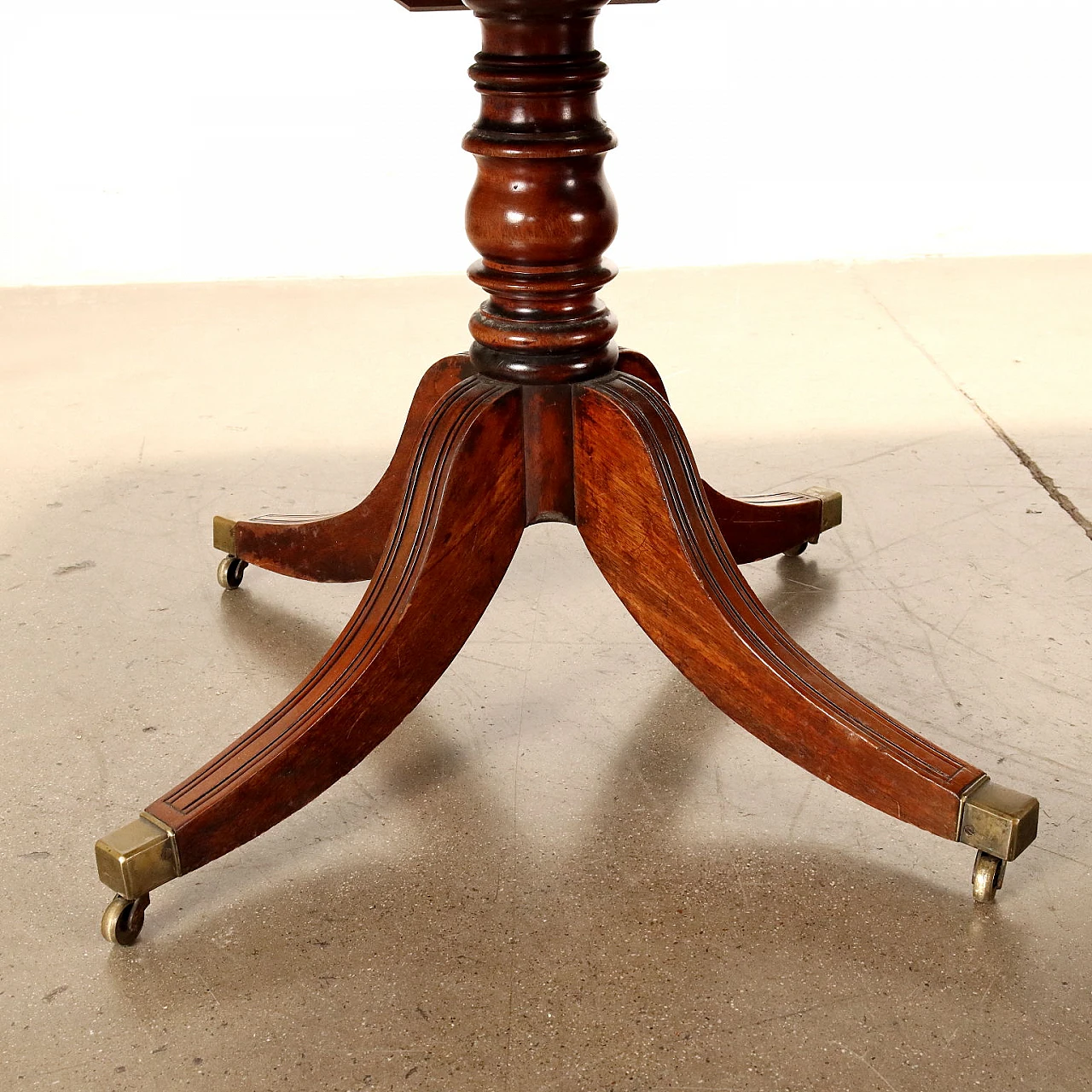 Coppia di tavoli a vela inglesi in mogano, inizio '900 7