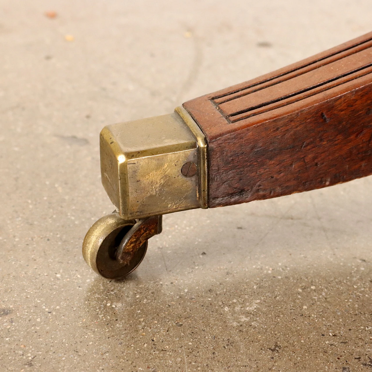 Coppia di tavoli a vela inglesi in mogano, inizio '900 9