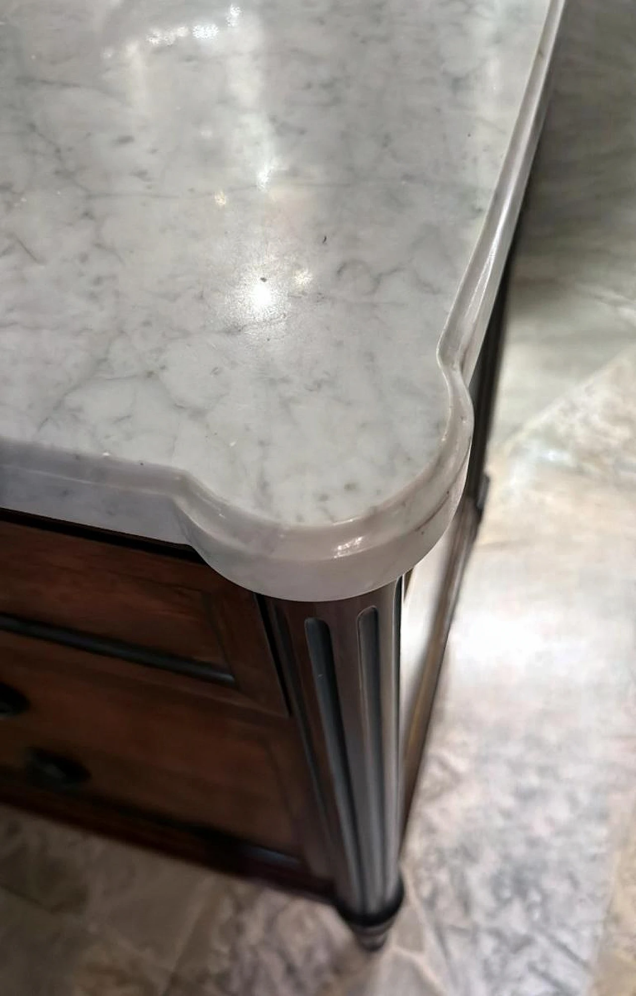 Cassettiera in legno Luigi XVI con piano in marmo, primo '900 14