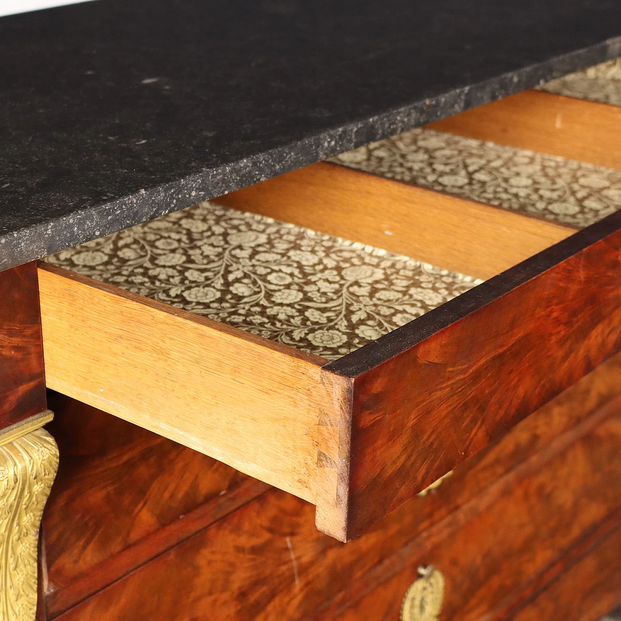 Cassettone Restaurazione francese in legno, marmo e bronzo, '800 3