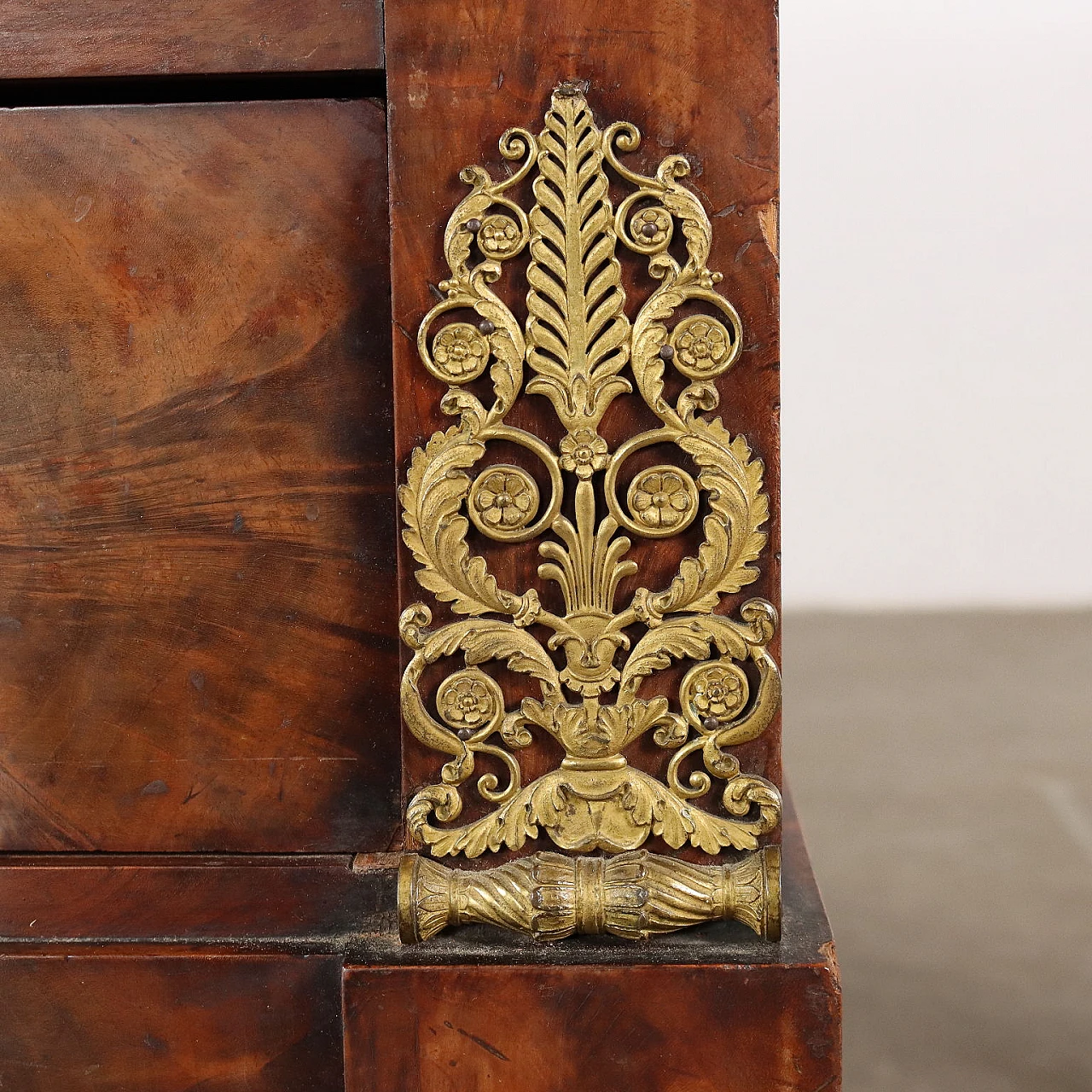 Cassettone Restaurazione francese in legno, marmo e bronzo, '800 8