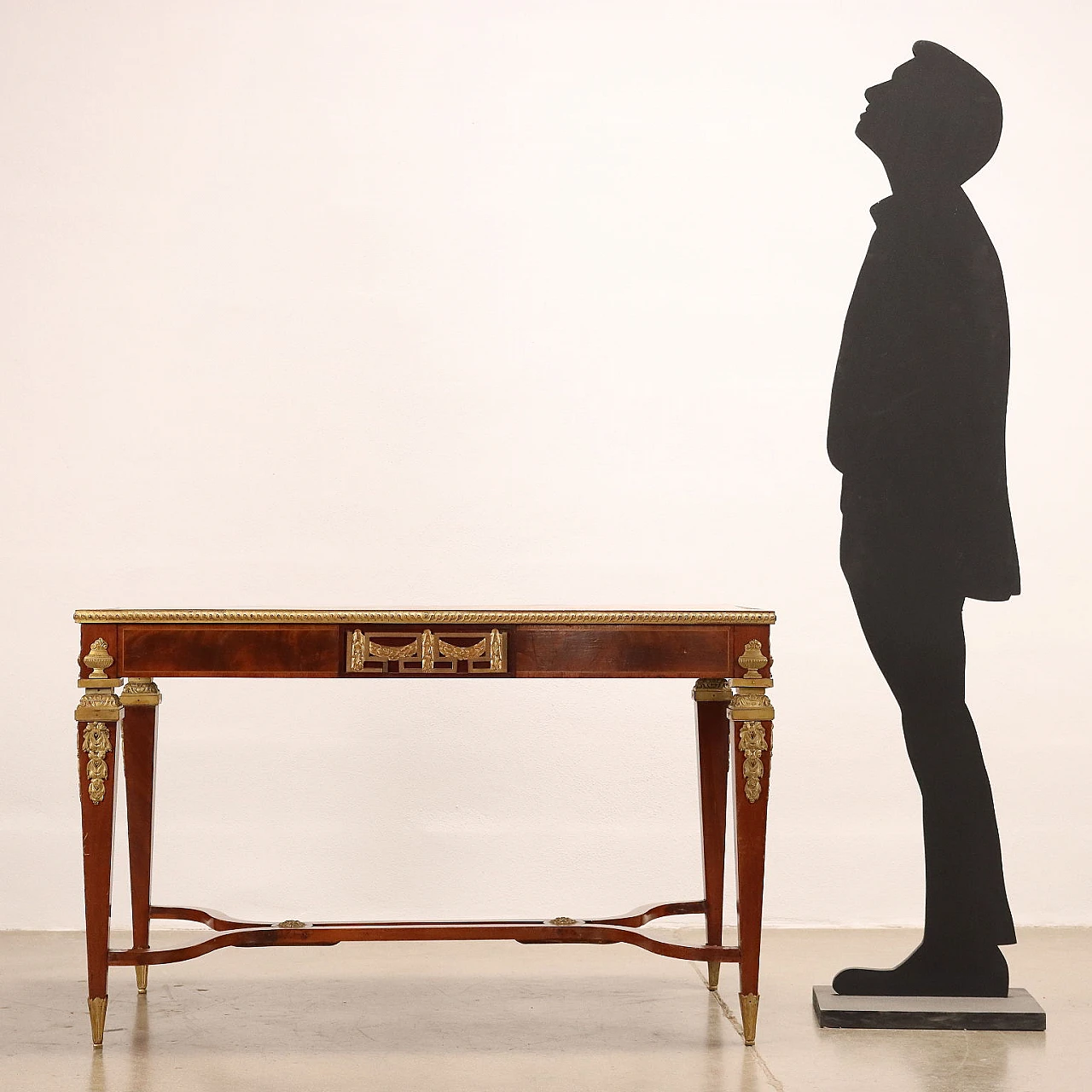 Scrittoio in mogano impiallacciato, piuma di mogano e acero in stile Luigi XVI, fine '800 2