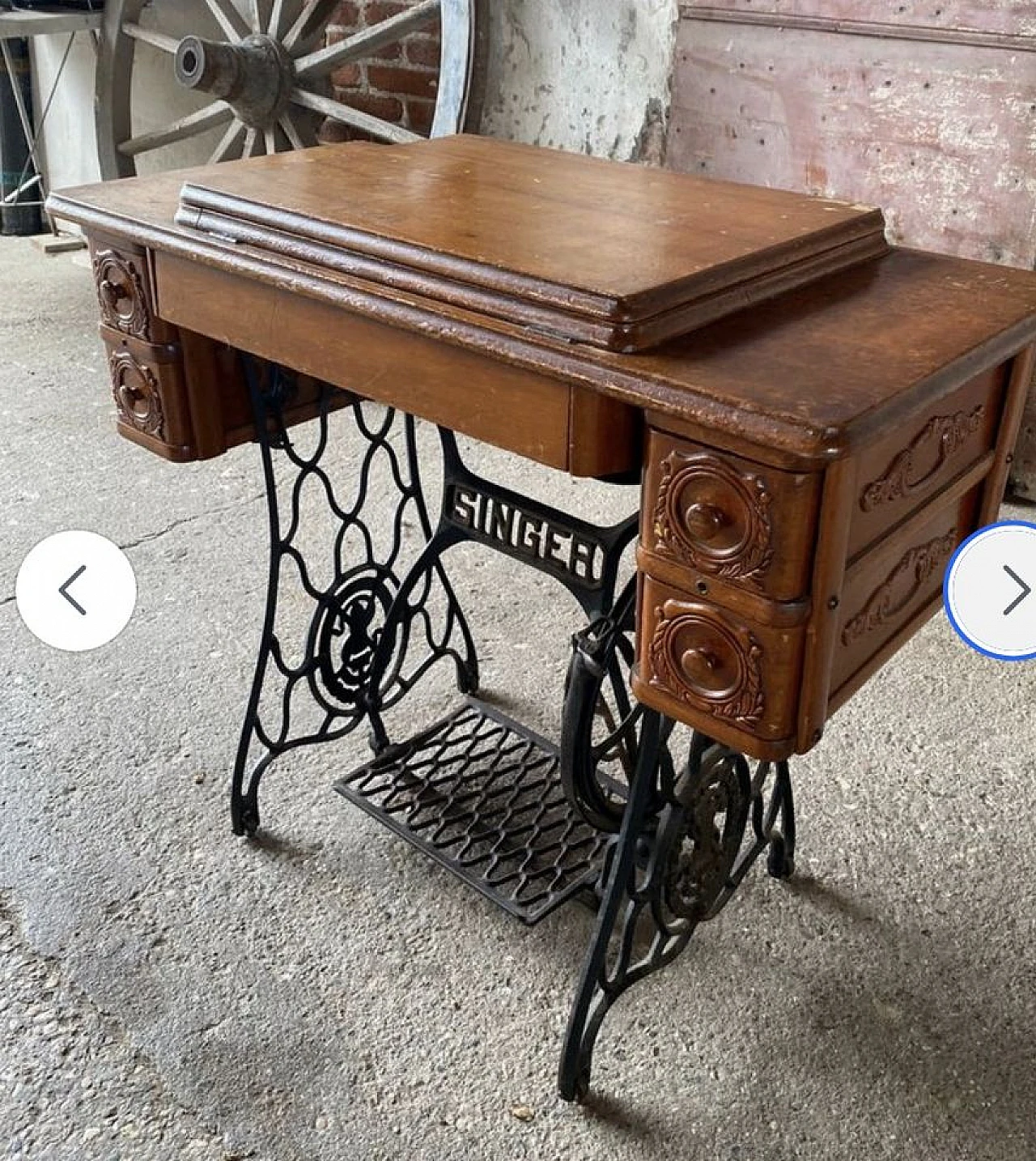 Singer sewing machine, 1960s 3