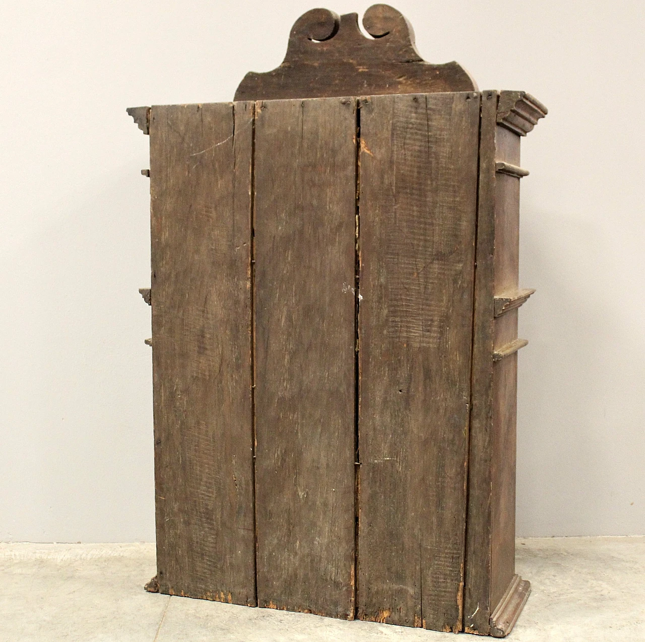 Lacquered and painted wooden sideboard, early 18th century 8