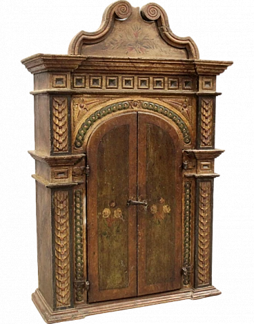 Lacquered and painted wooden sideboard, early 18th century