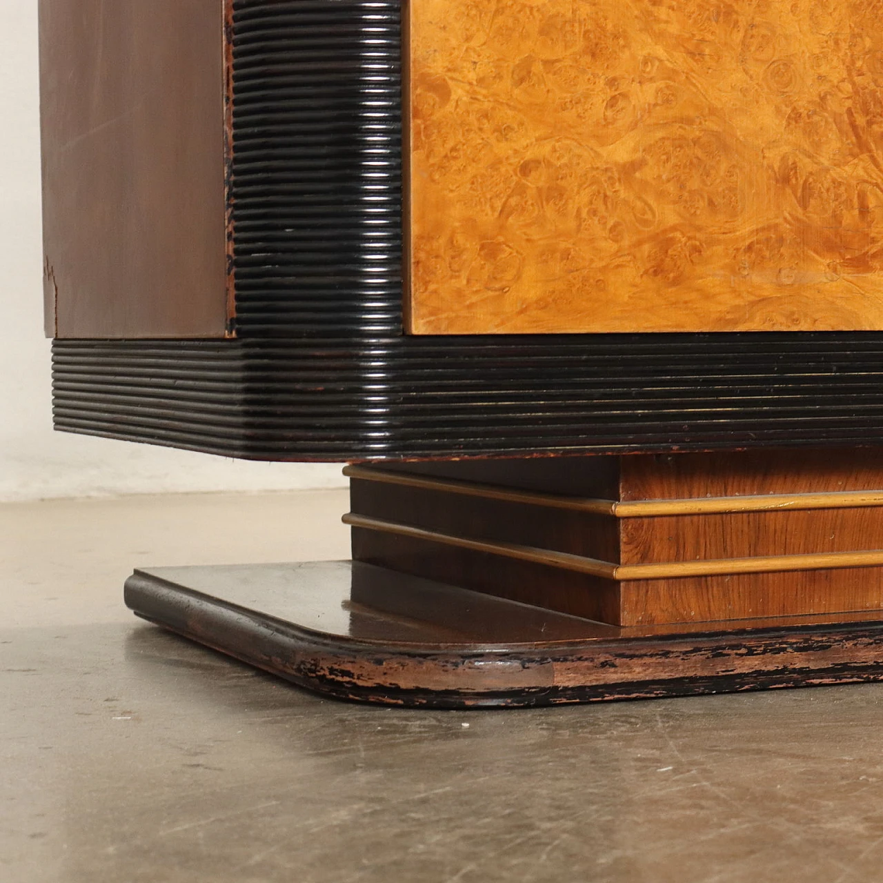 Wardrobe veneered in briarwood with brass handles, 1930s 9