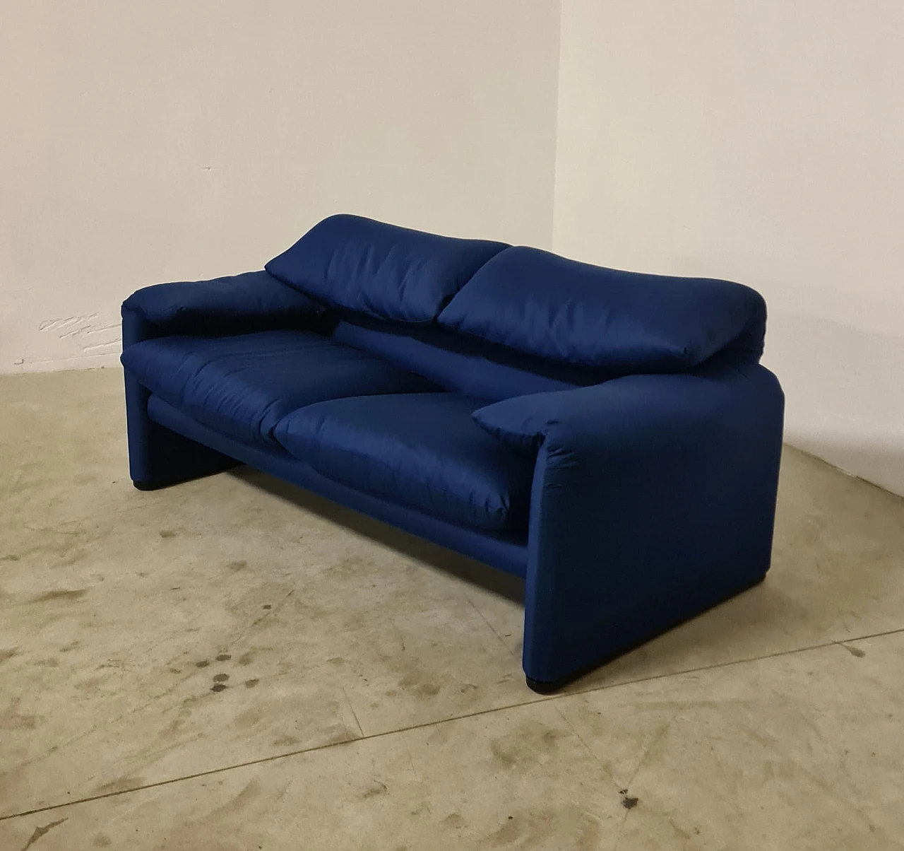 Maralunga two-seater sofa by Vico Magistretti for Cassina, anni '70 5