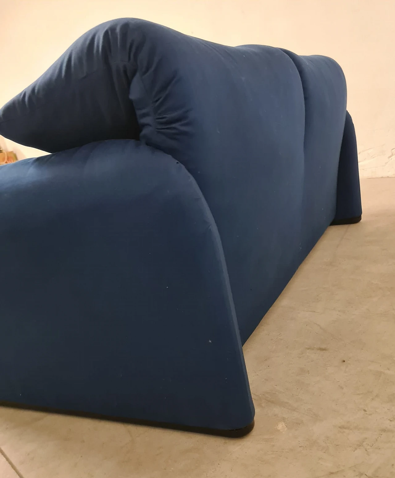 Maralunga two-seater sofa by Vico Magistretti for Cassina, anni '70 6