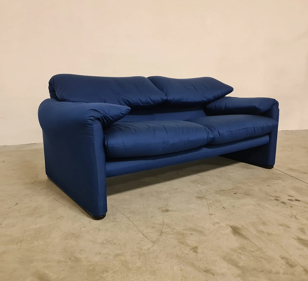 Maralunga two-seater sofa by Vico Magistretti for Cassina, anni '70 8