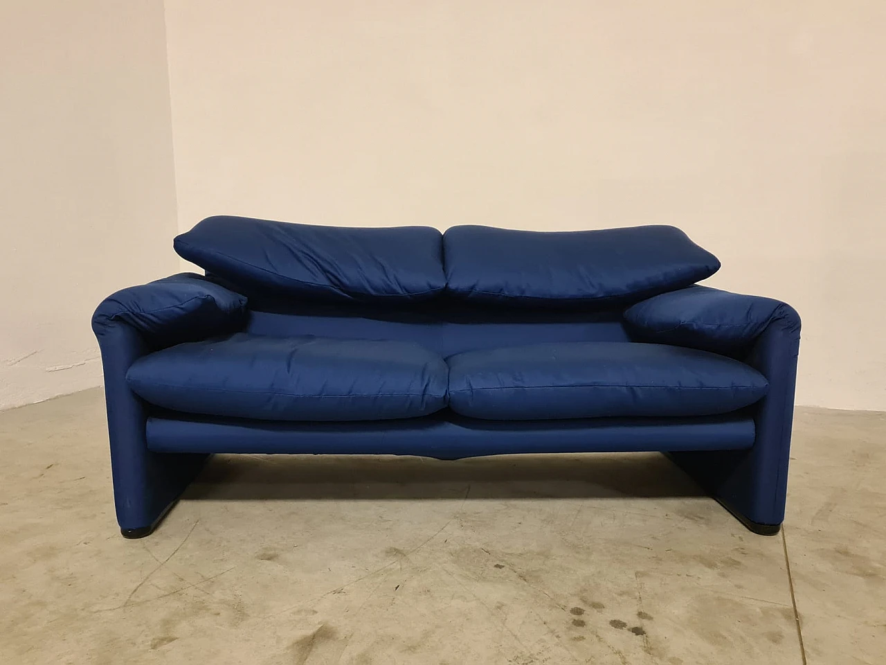 Maralunga two-seater sofa by Vico Magistretti for Cassina, anni '70 10