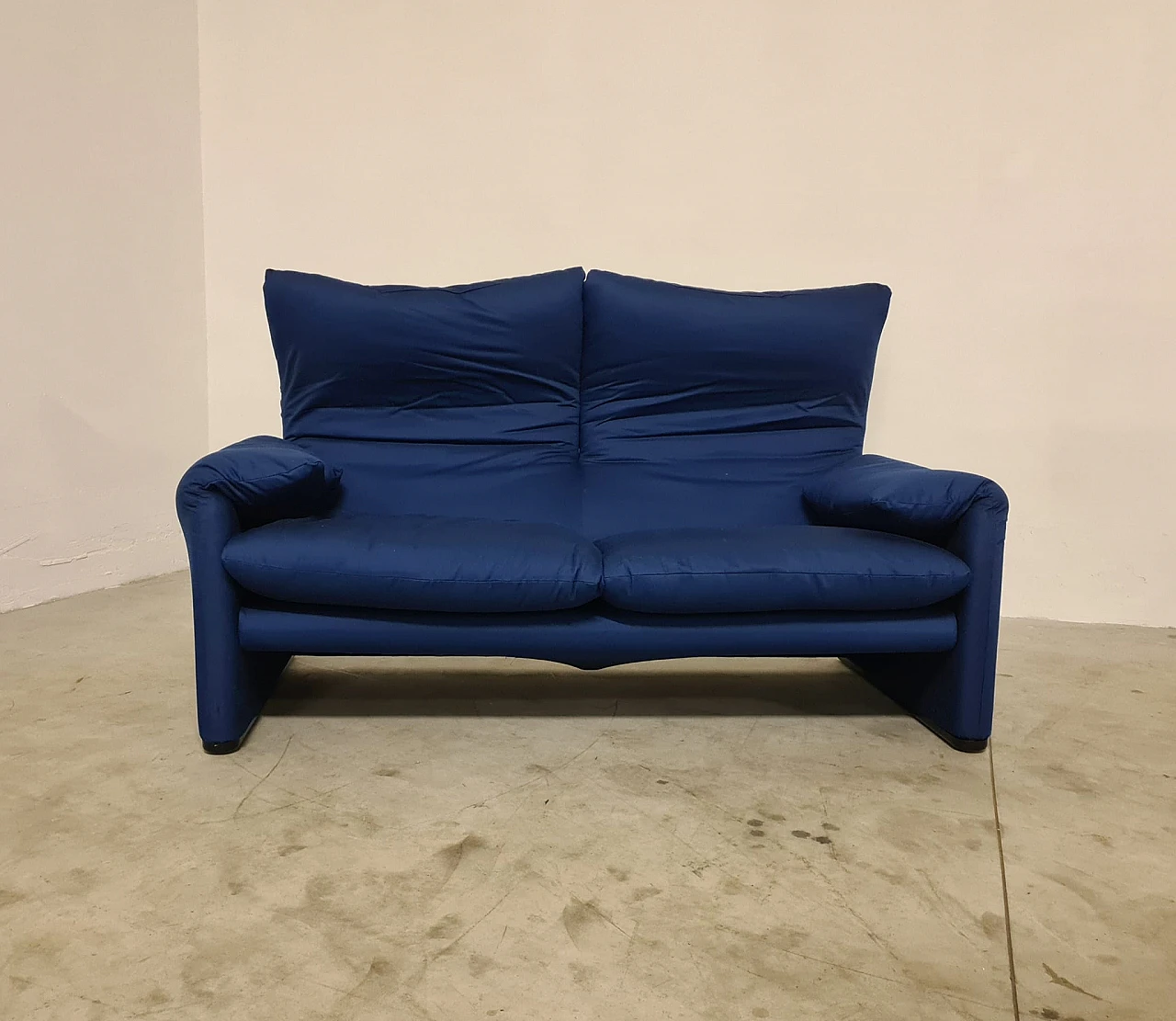 Maralunga two-seater sofa by Vico Magistretti for Cassina, anni '70 12