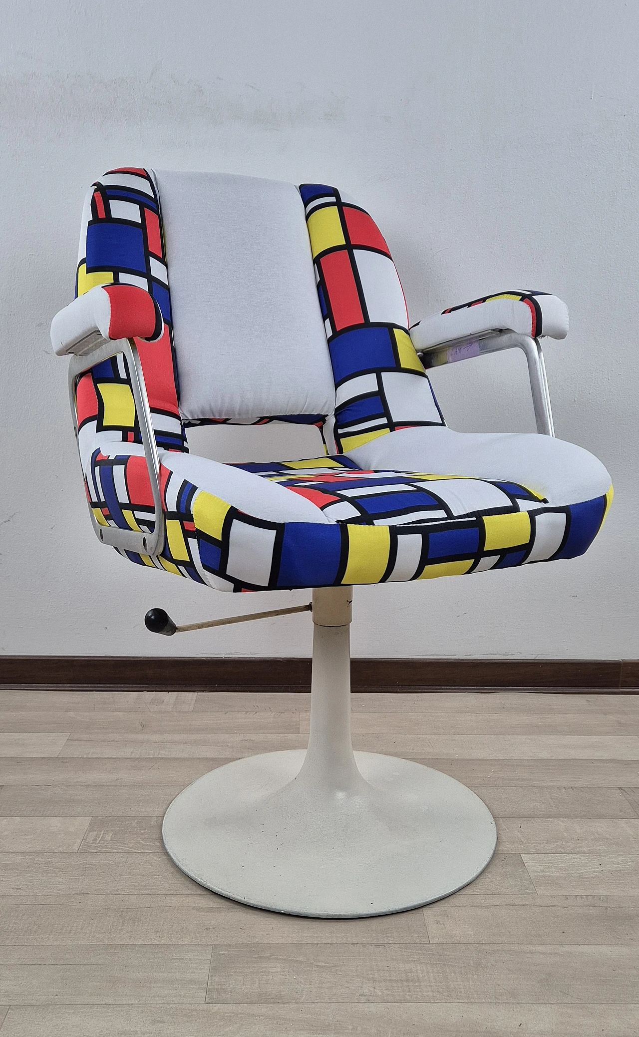 Vintage swivel armchair, 1976 1