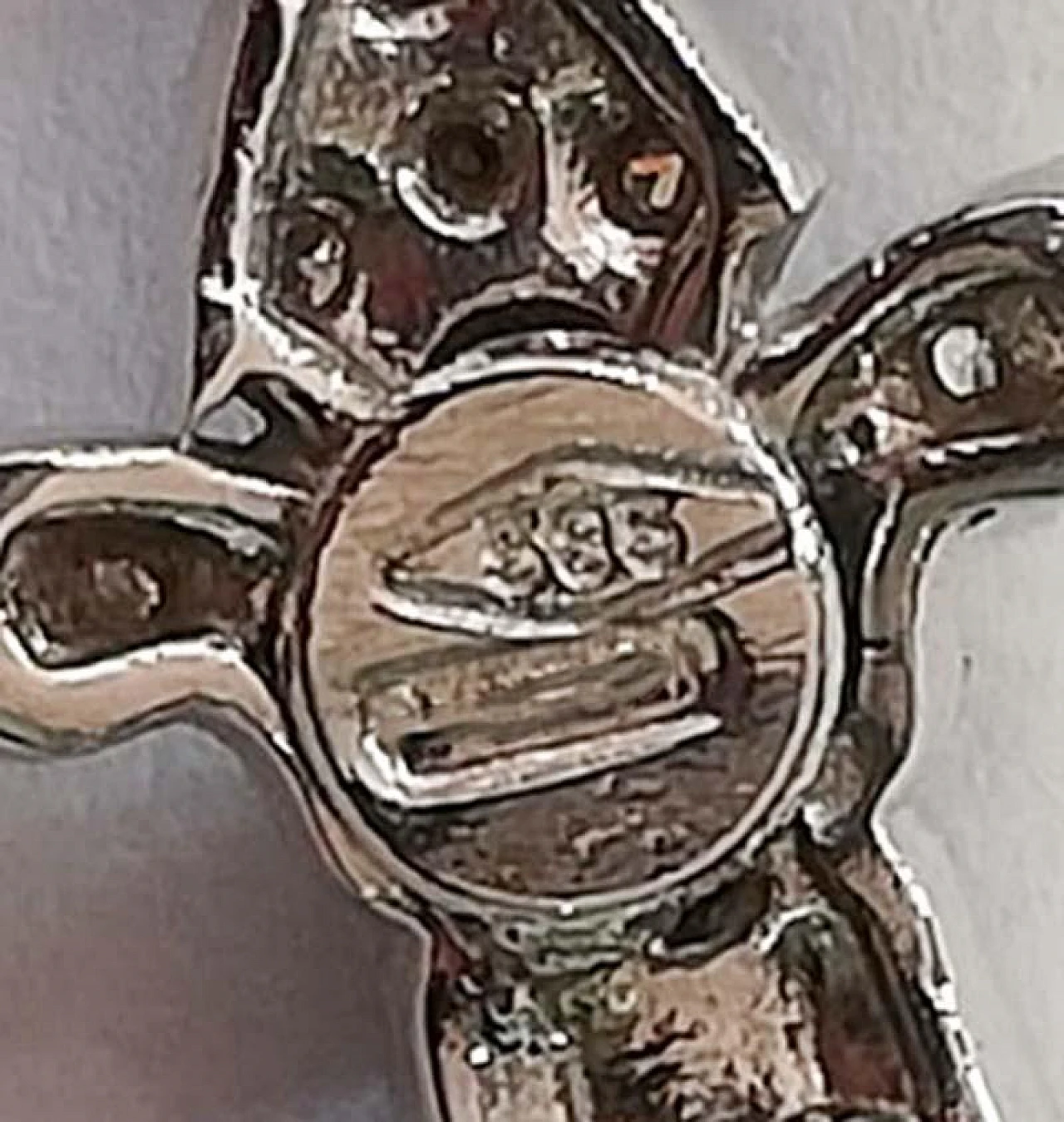 Orecchini in oro con perle bianche, rubini, e diamanti, anni '70 6