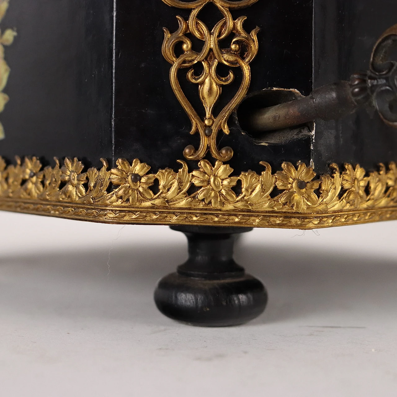 Automa di donna con chitarra in legno, bronzo, porcellana e tessuto, '800 7