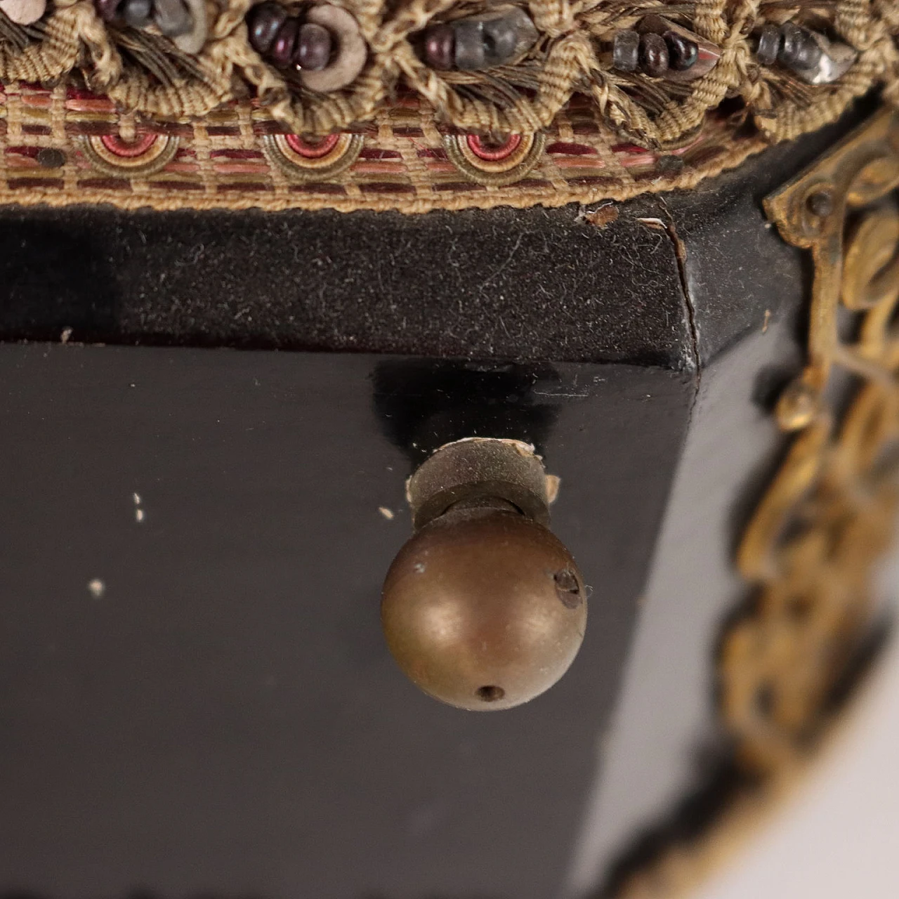 Automa di donna con chitarra in legno, bronzo, porcellana e tessuto, '800 10