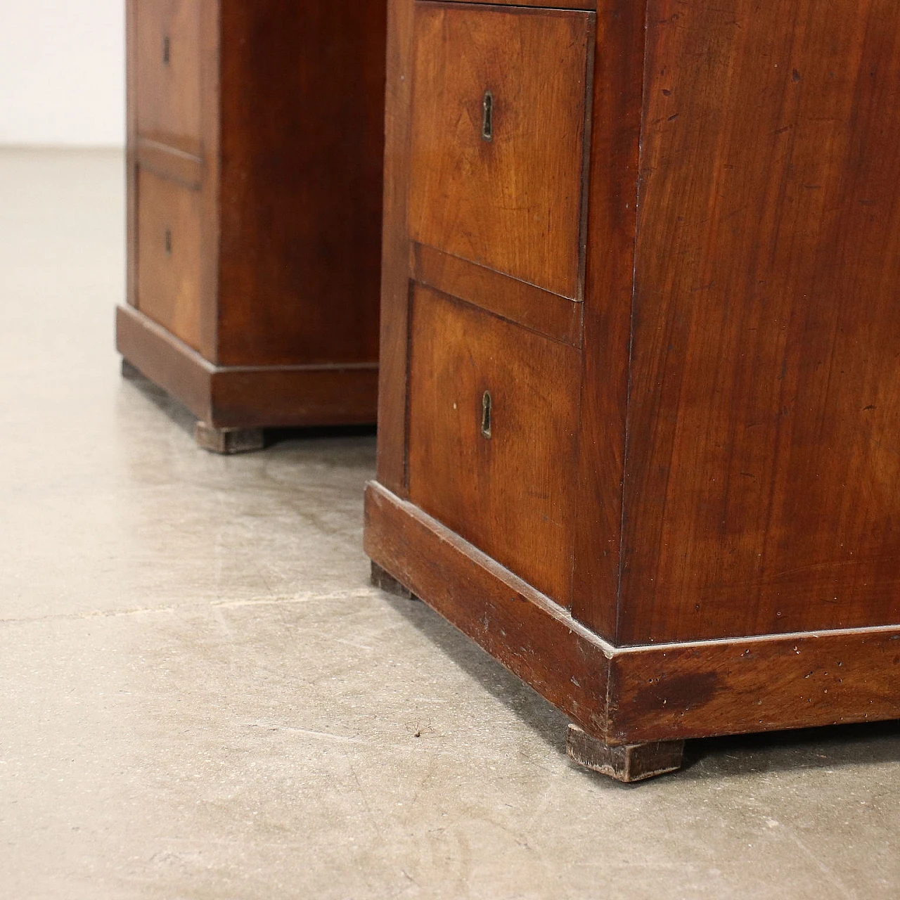 Scrittoio Restaurazione in noce con alzata e piano estraibile, '800 10