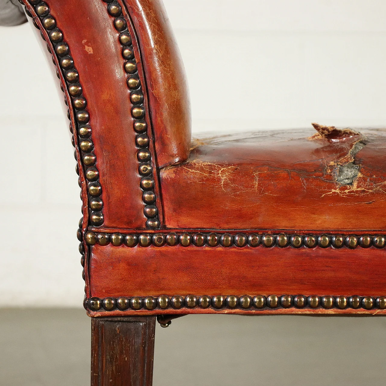 Mahogany and leather sofa with wheels, 19th century 6