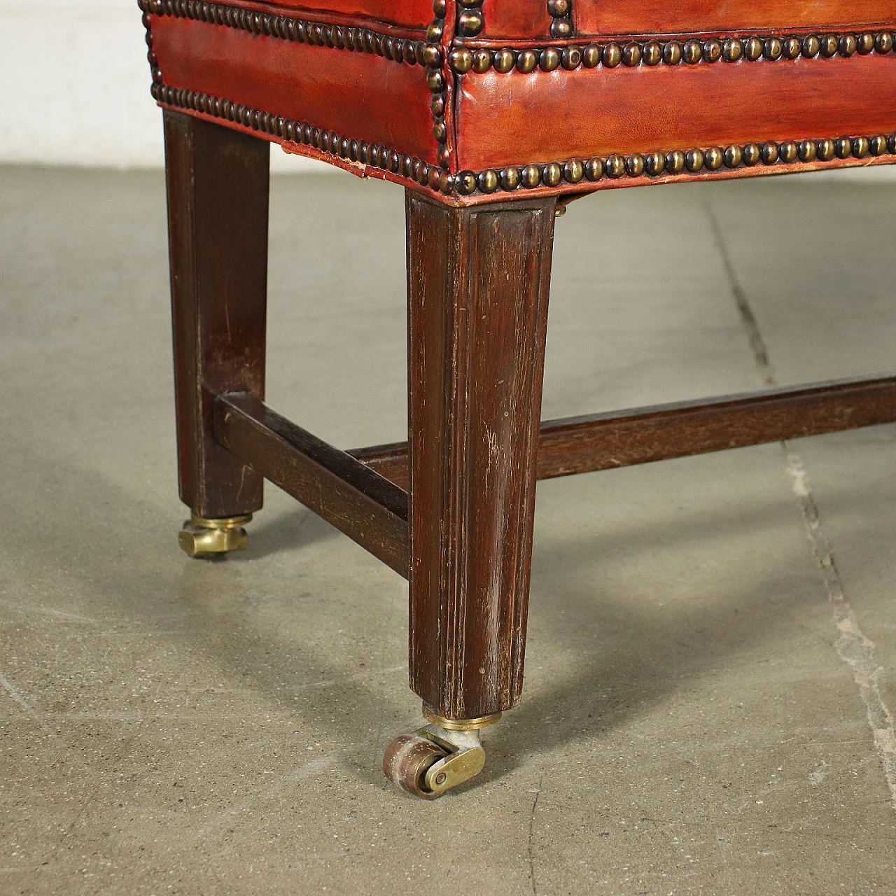 Mahogany and leather sofa with wheels, 19th century 7