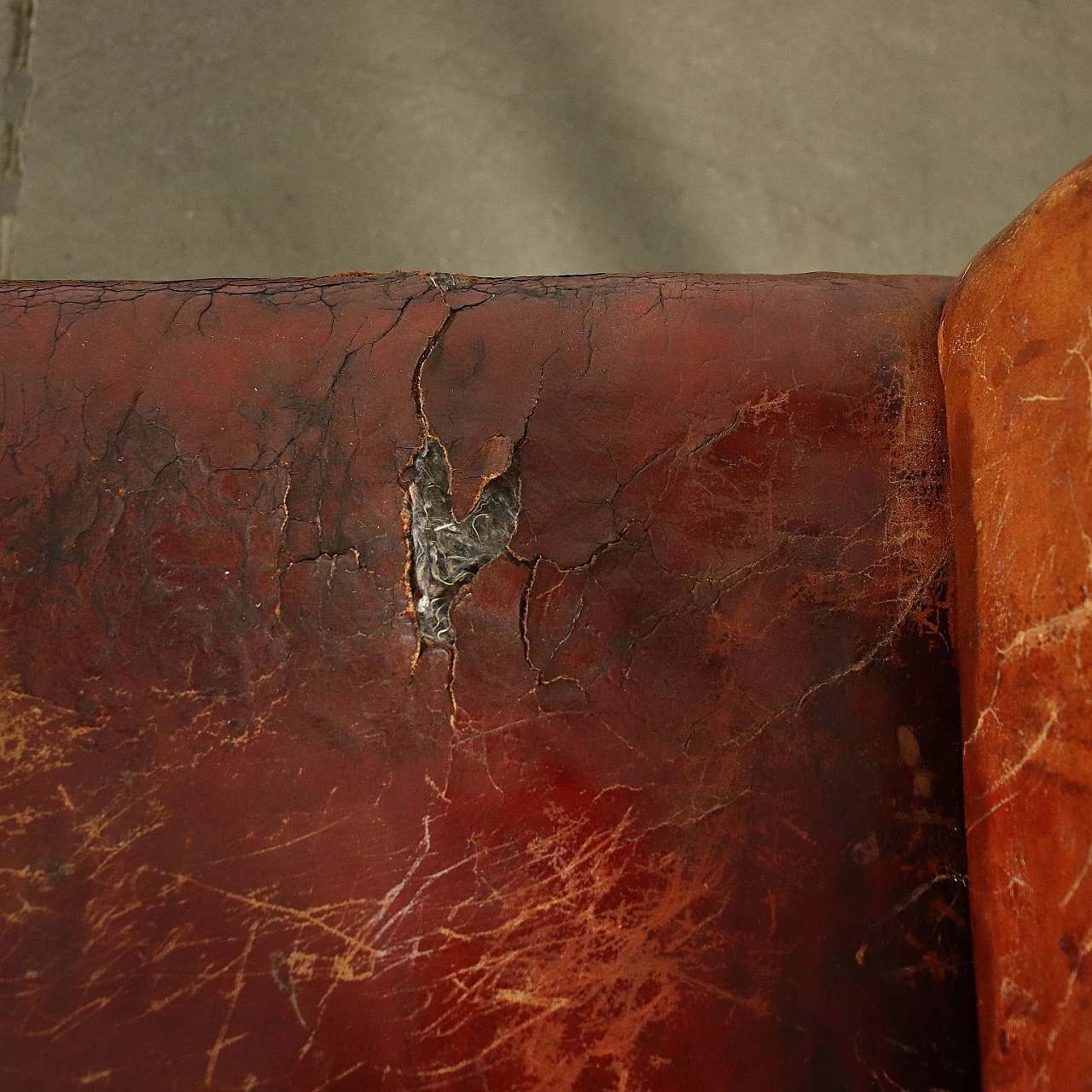 Mahogany and leather sofa with wheels, 19th century 10