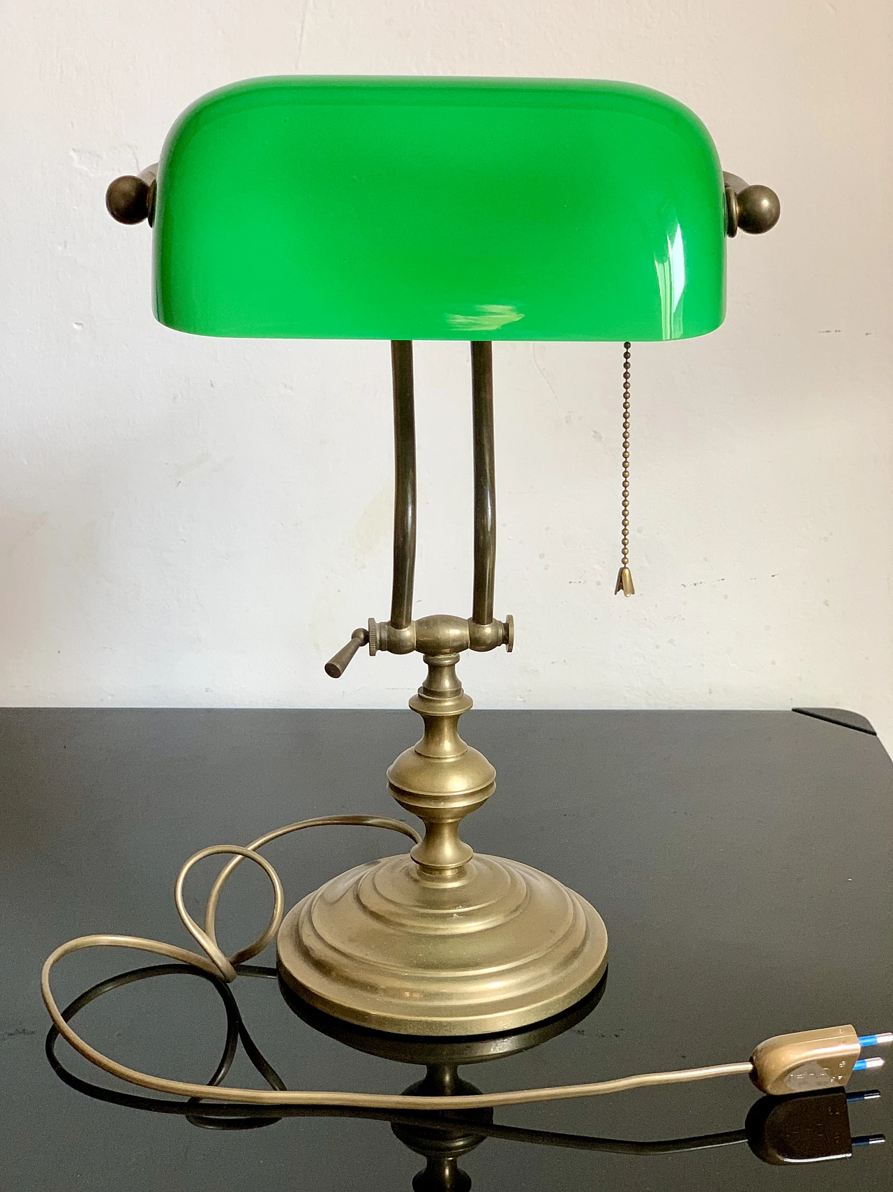 Lampada ministeriale in ottone e vetro opalino verde, anni '50 1
