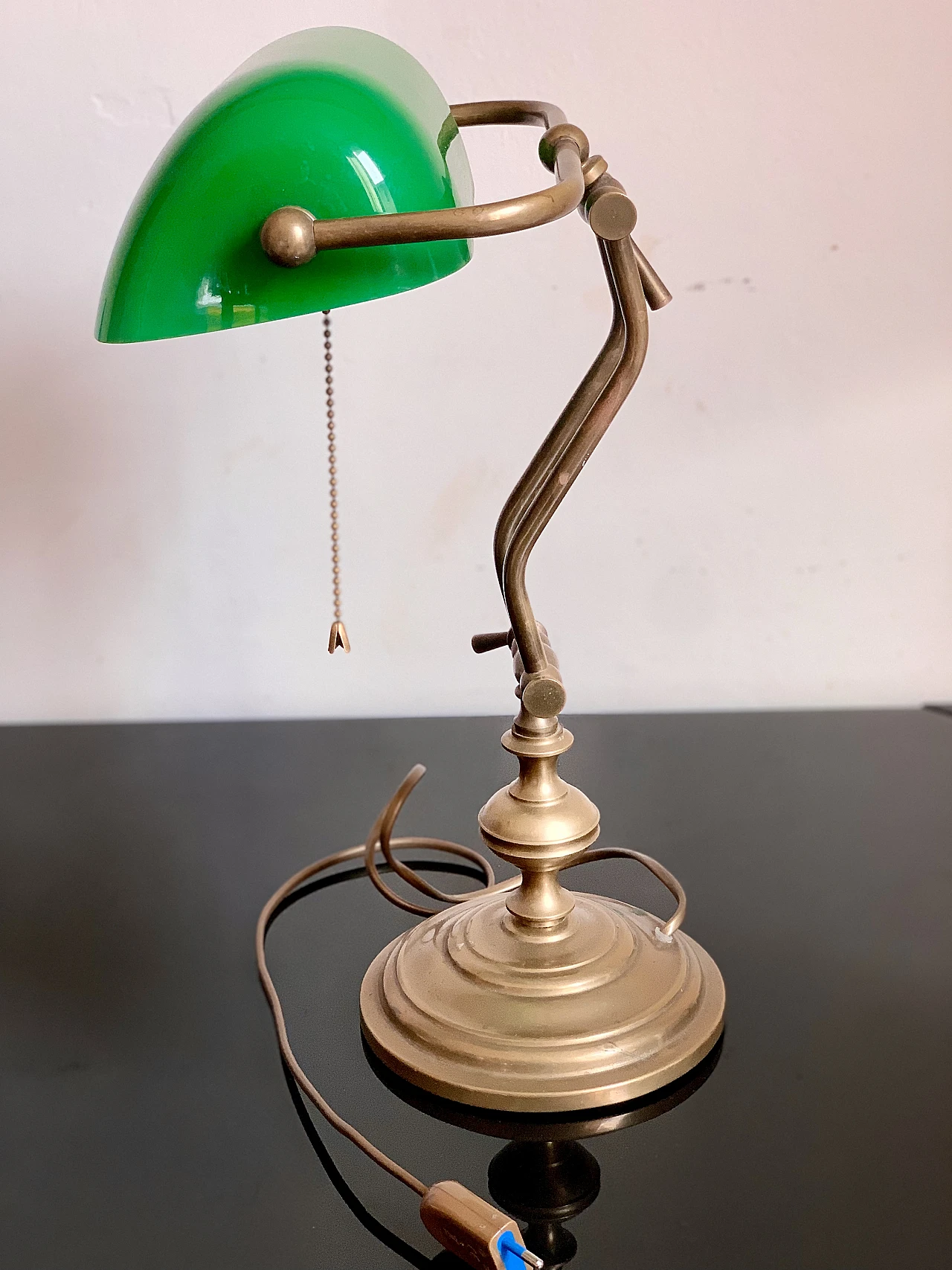 Lampada ministeriale in ottone e vetro opalino verde, anni '50 3