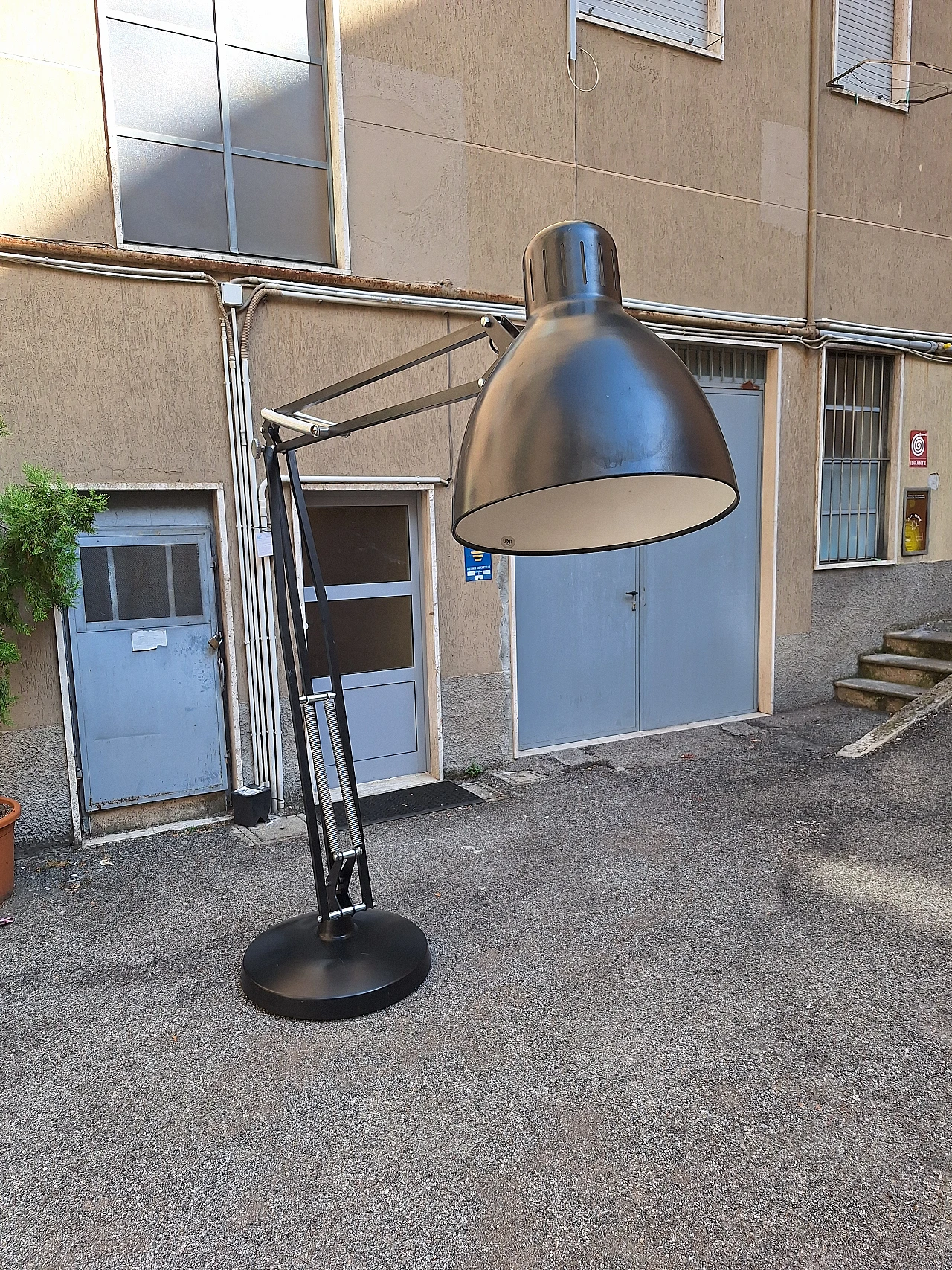 Lampada da terra JJ Great di Jac Jacobsen per Luxit Leucos, 1990s 1