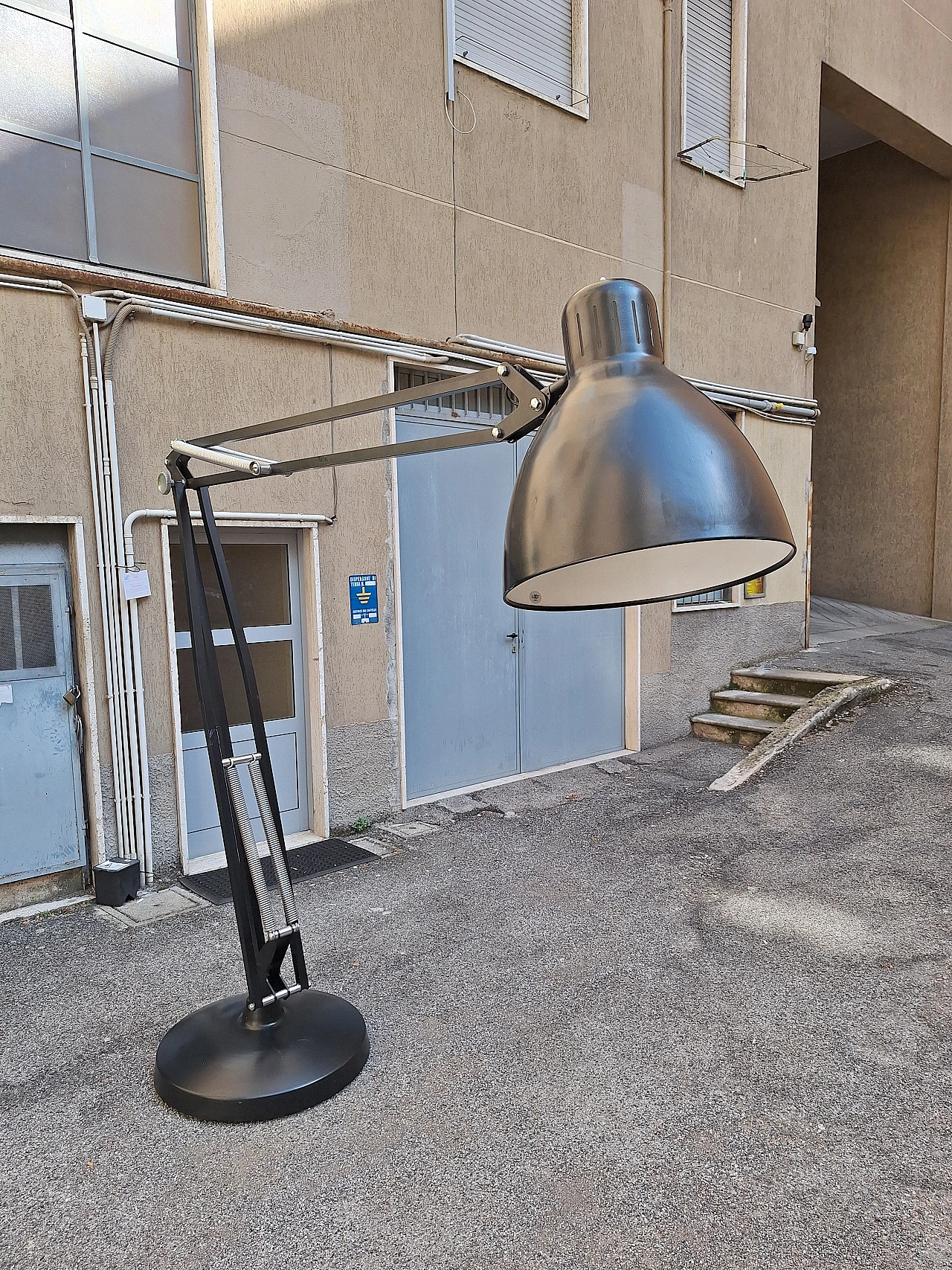 Lampada da terra JJ Great di Jac Jacobsen per Luxit Leucos, 1990s 2