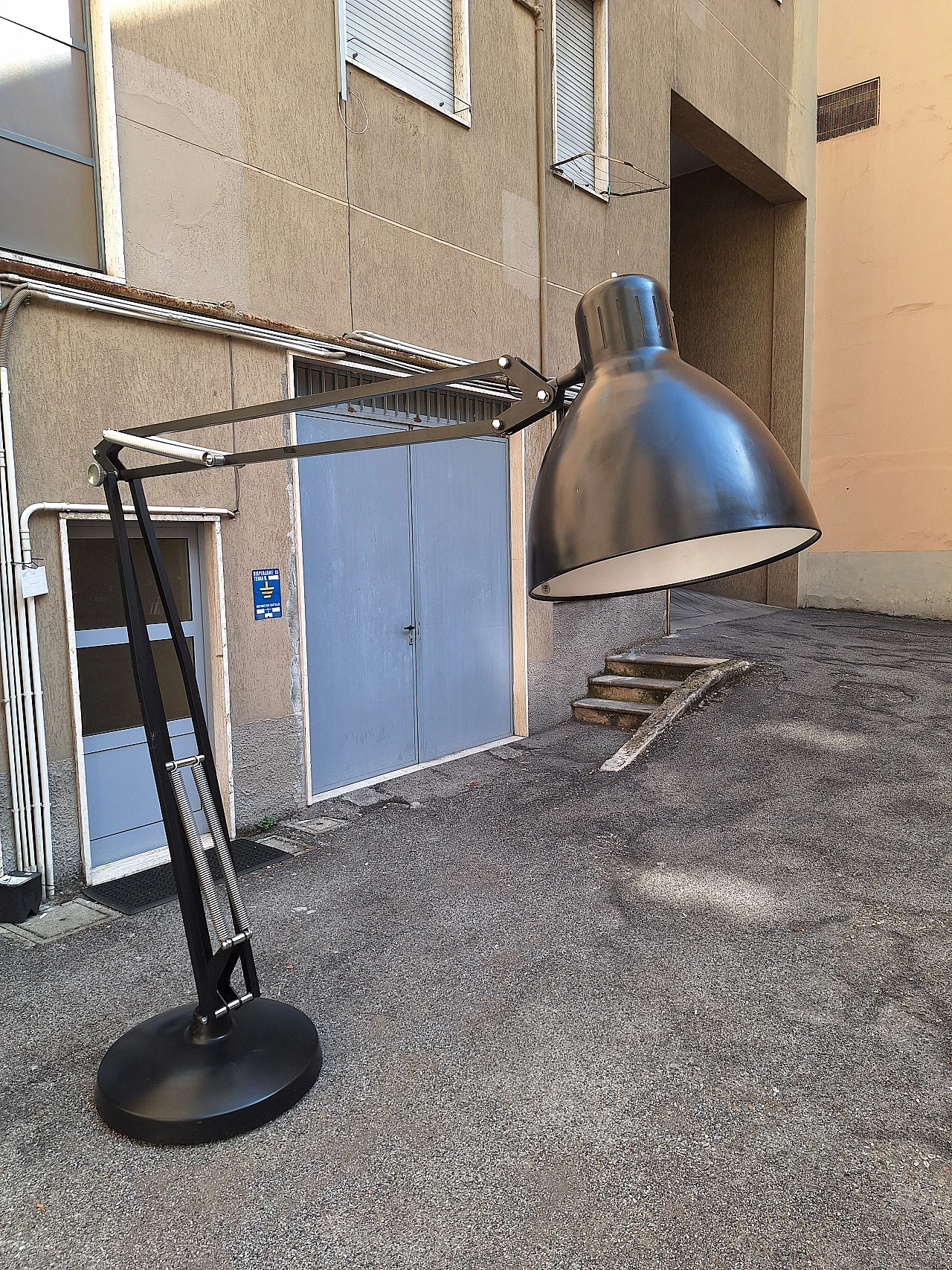 Lampada da terra JJ Great di Jac Jacobsen per Luxit Leucos, 1990s 3