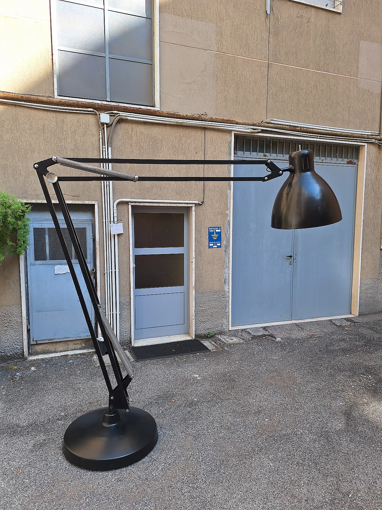 Lampada da terra JJ Great di Jac Jacobsen per Luxit Leucos, 1990s 4