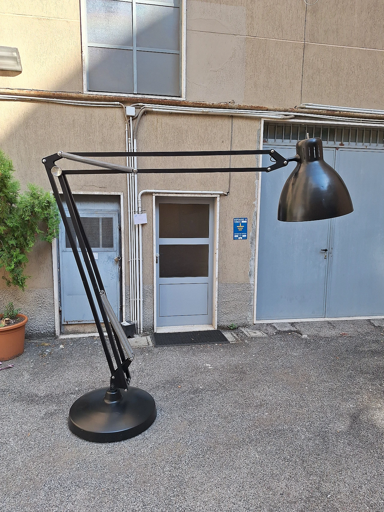 Lampada da terra JJ Great di Jac Jacobsen per Luxit Leucos, 1990s 5