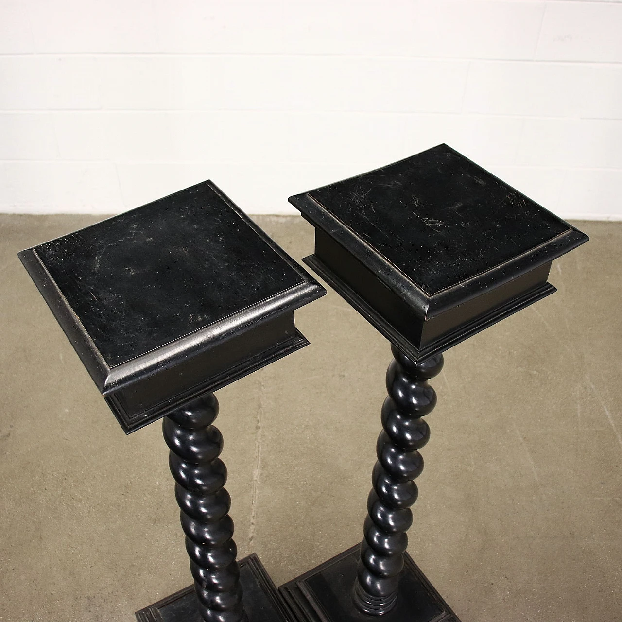 Coppia di colonne portavaso in legno ebanizzato, fine '800 3