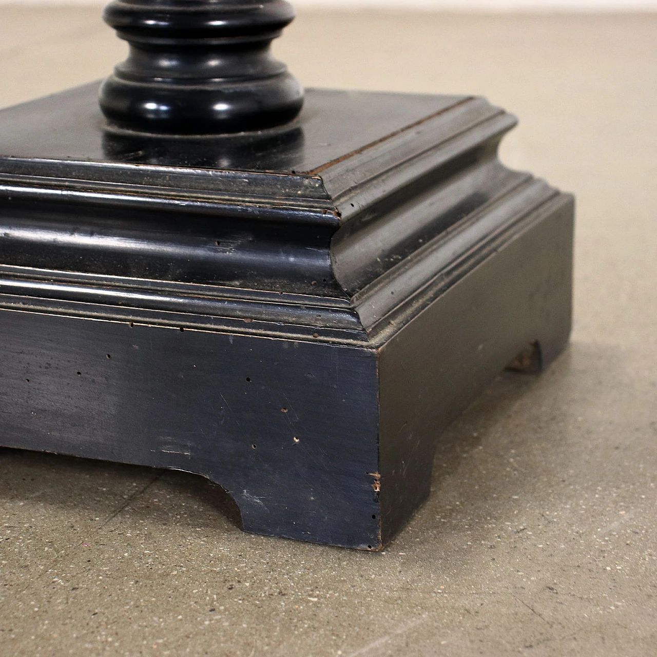 Coppia di colonne portavaso in legno ebanizzato, fine '800 8