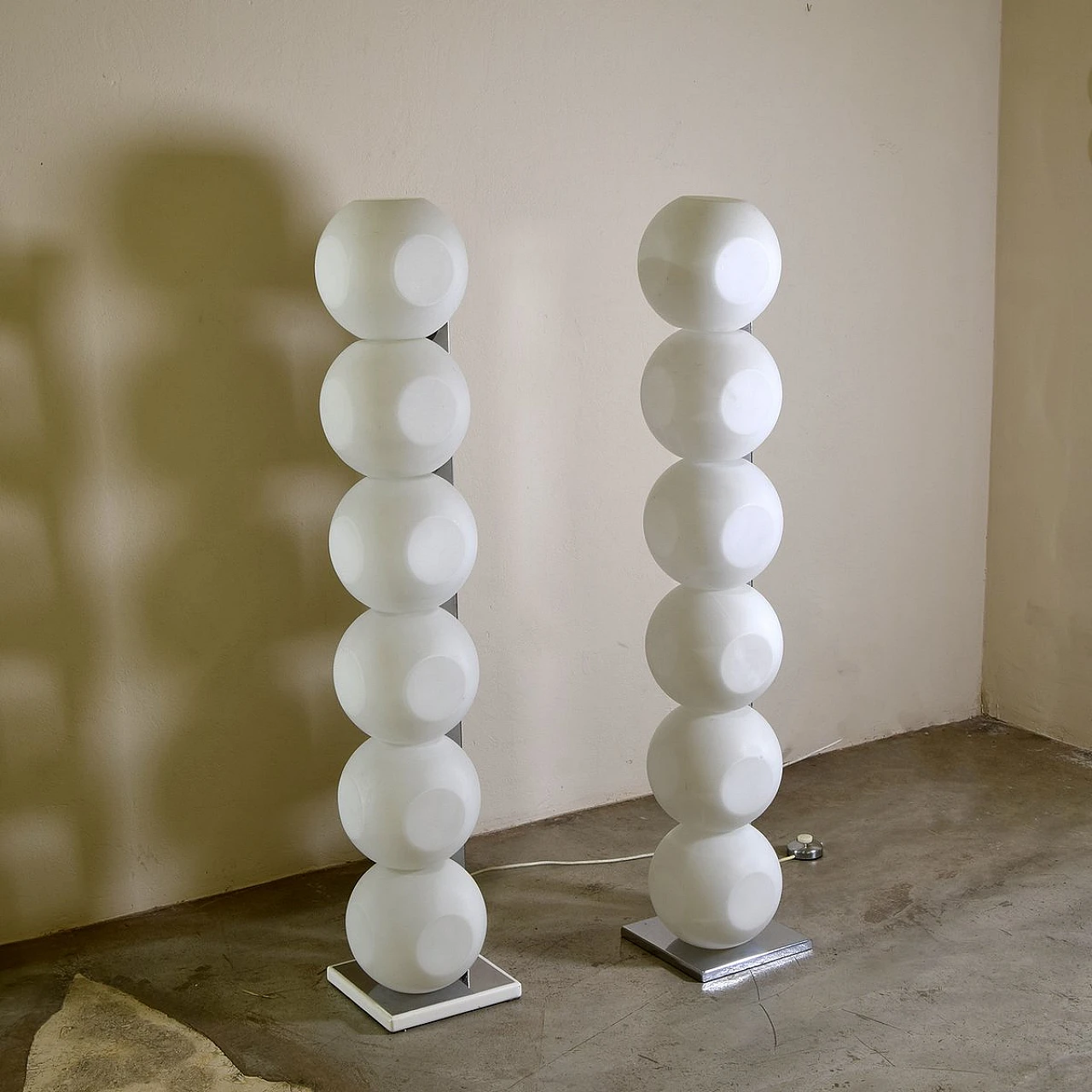 Pair of floor lamps model 440 by Luci Italia, 1960s 3