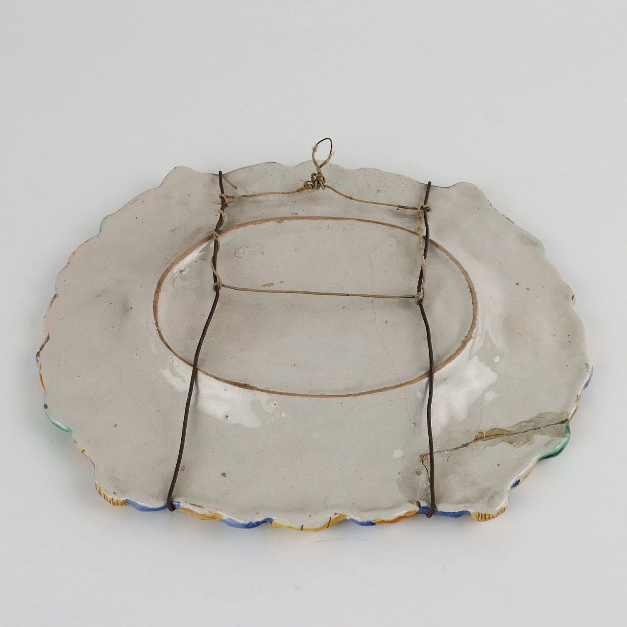 Piatto in maiolica di Pesaro policroma a rilievo, fine '700 8