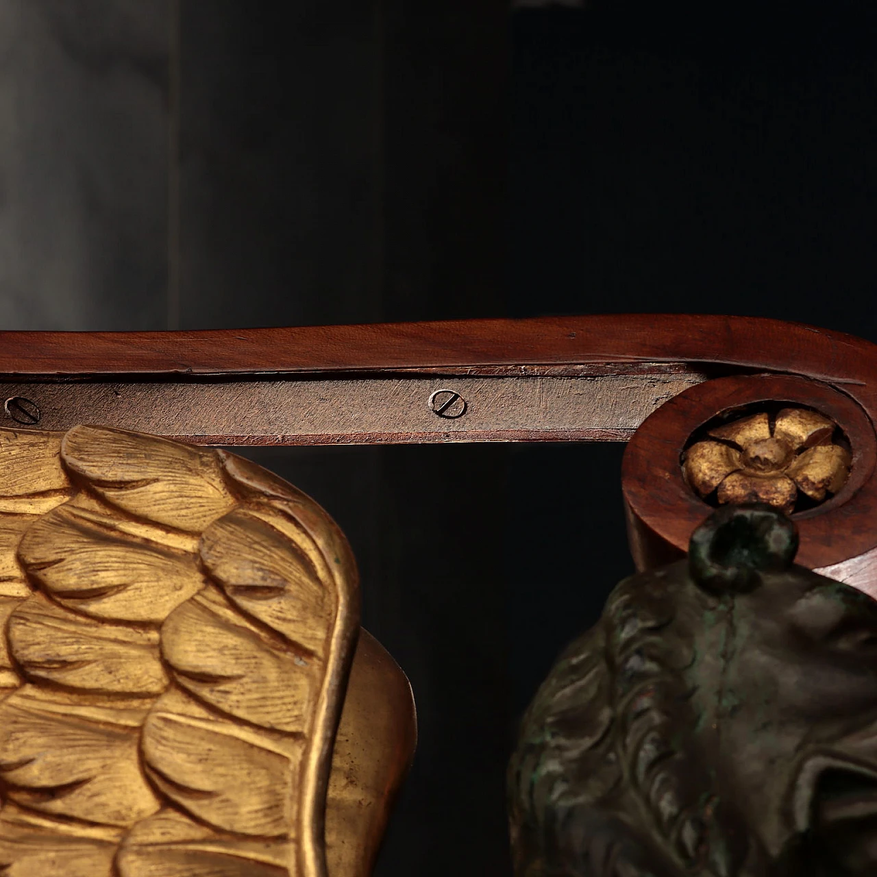 4 Divanetti Restaurazione in noce lastronati in ciliegio, primo quarto '800 10