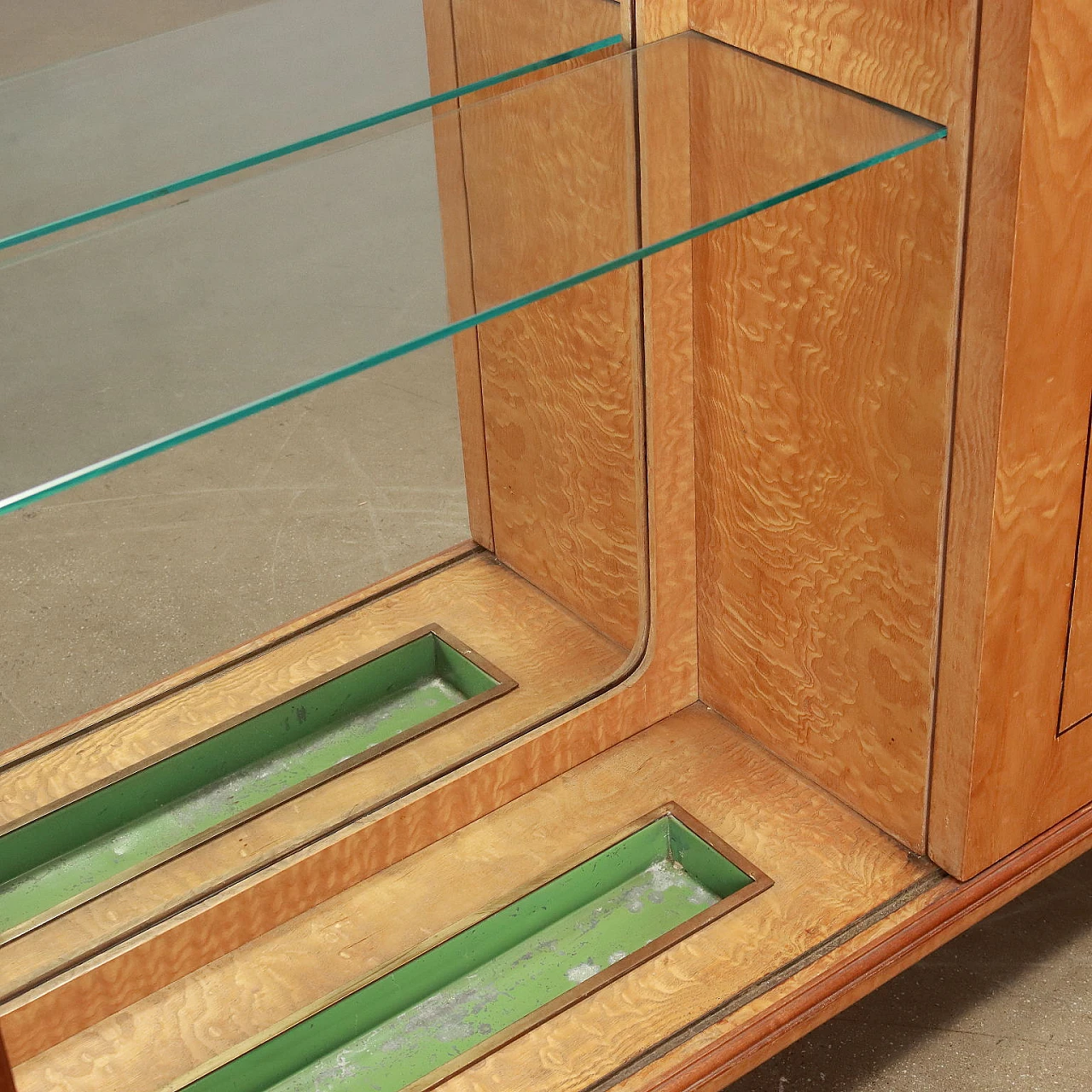 Appendiabiti da parete in legno impiallacciato radica con anta scorrevole, anni '50 9