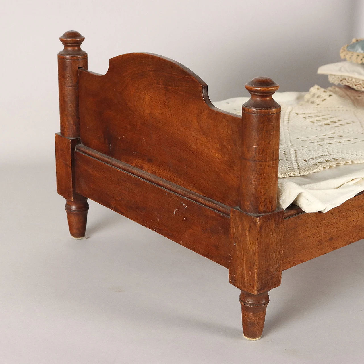 Modellino di letto in mogano e tessuto, fine '800 4