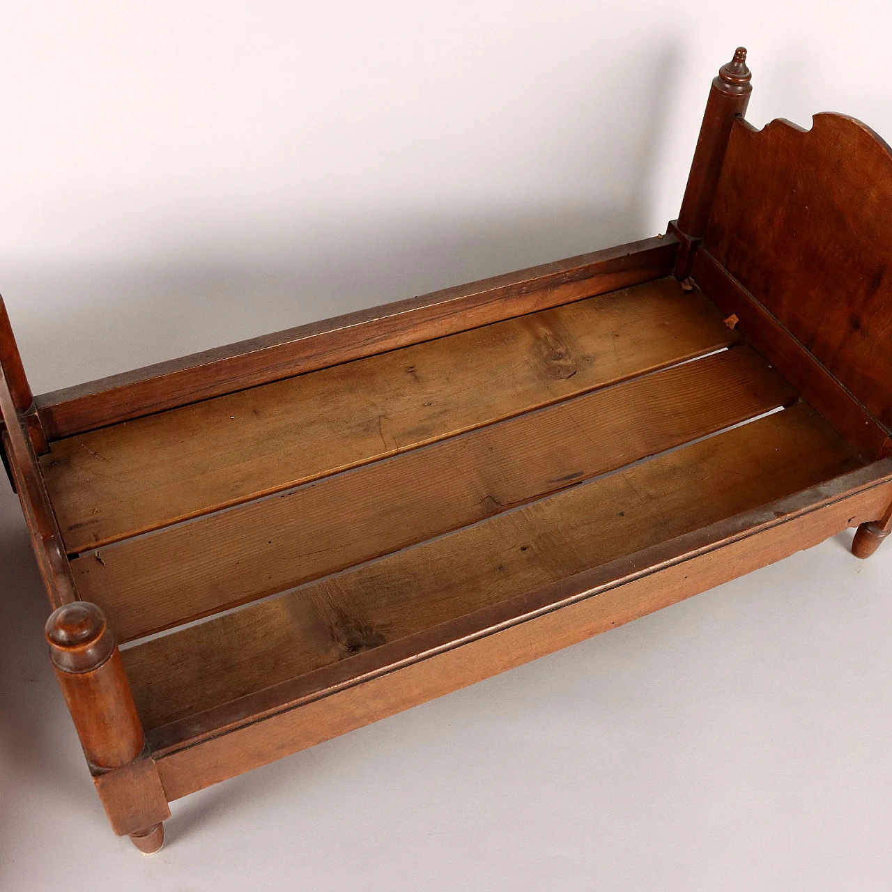 Modellino di letto in mogano e tessuto, fine '800 7