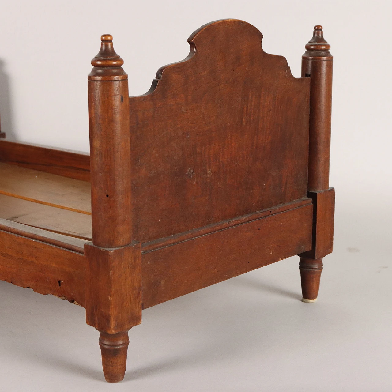 Modellino di letto in mogano e tessuto, fine '800 8