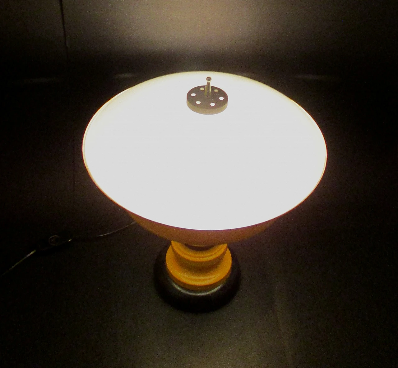 Lampada design Space Age in metallo e vetro opalino anni 60 7