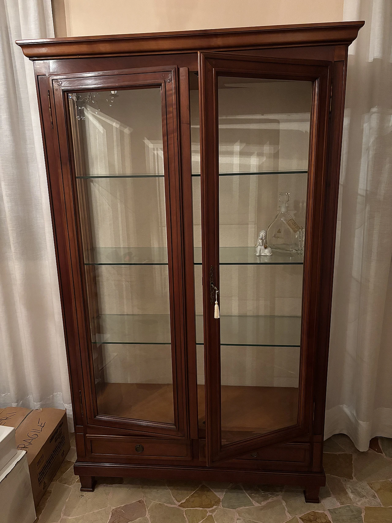 Vetrina in legno massiccio di ciliegio, fine '900 1