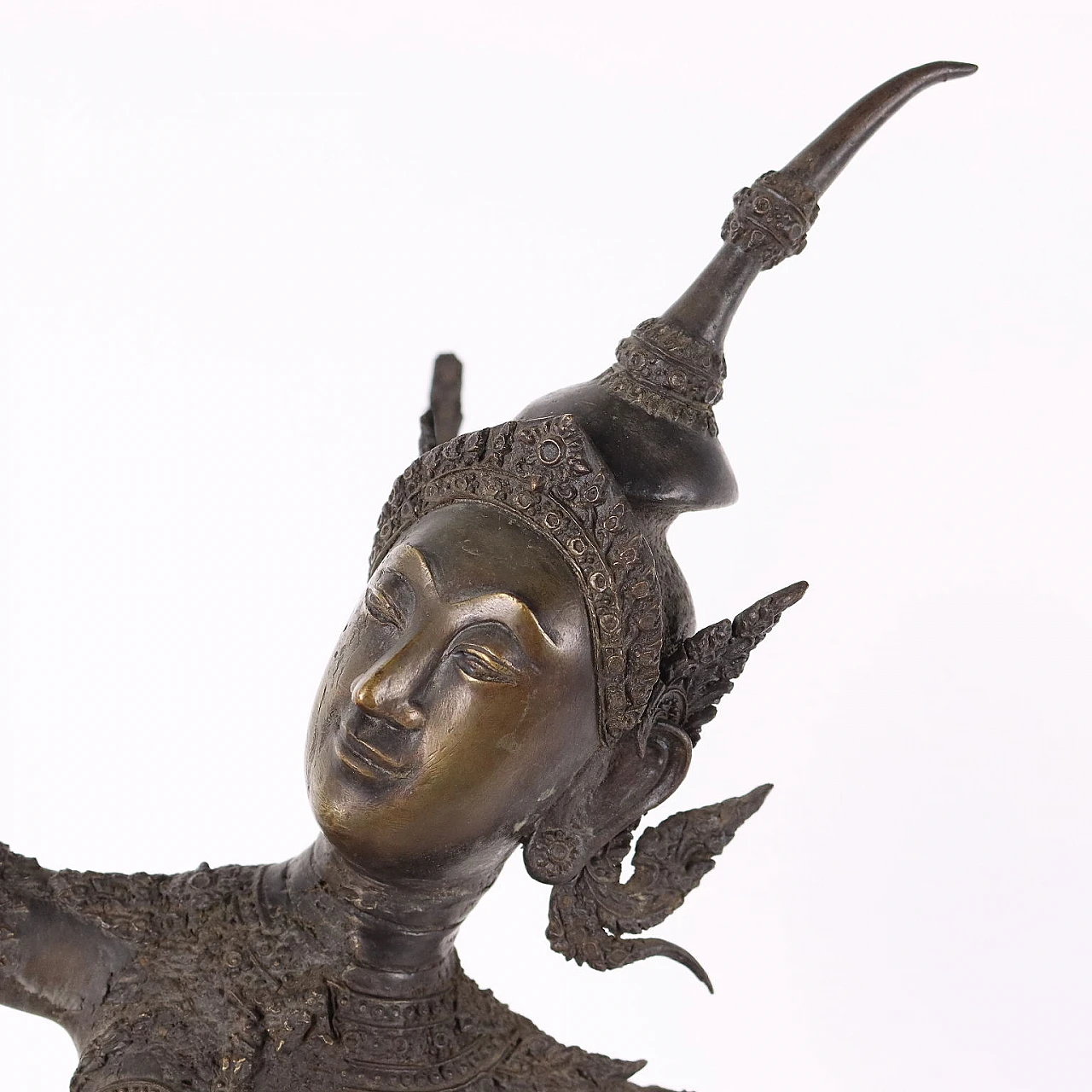 Figura in Bronzo di una Apsara Ninfa Celeste 3