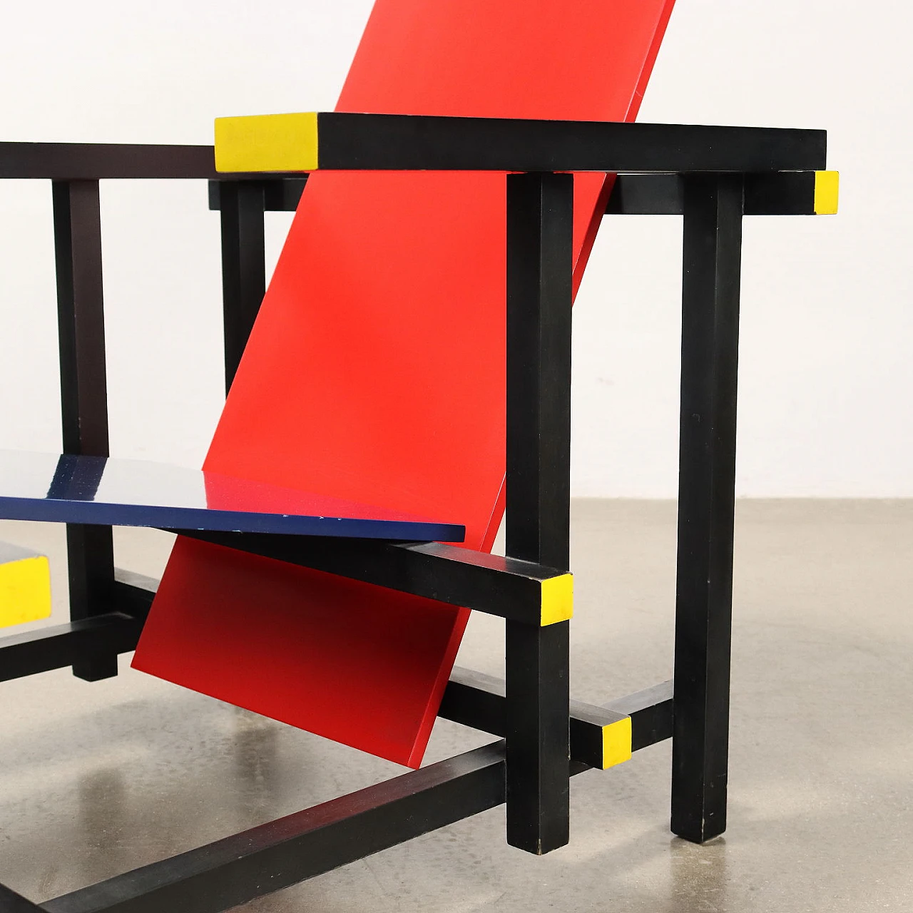 Poltrona Red & Blue in legno di Gerrit Rietveld per Cassina, anni '80 5