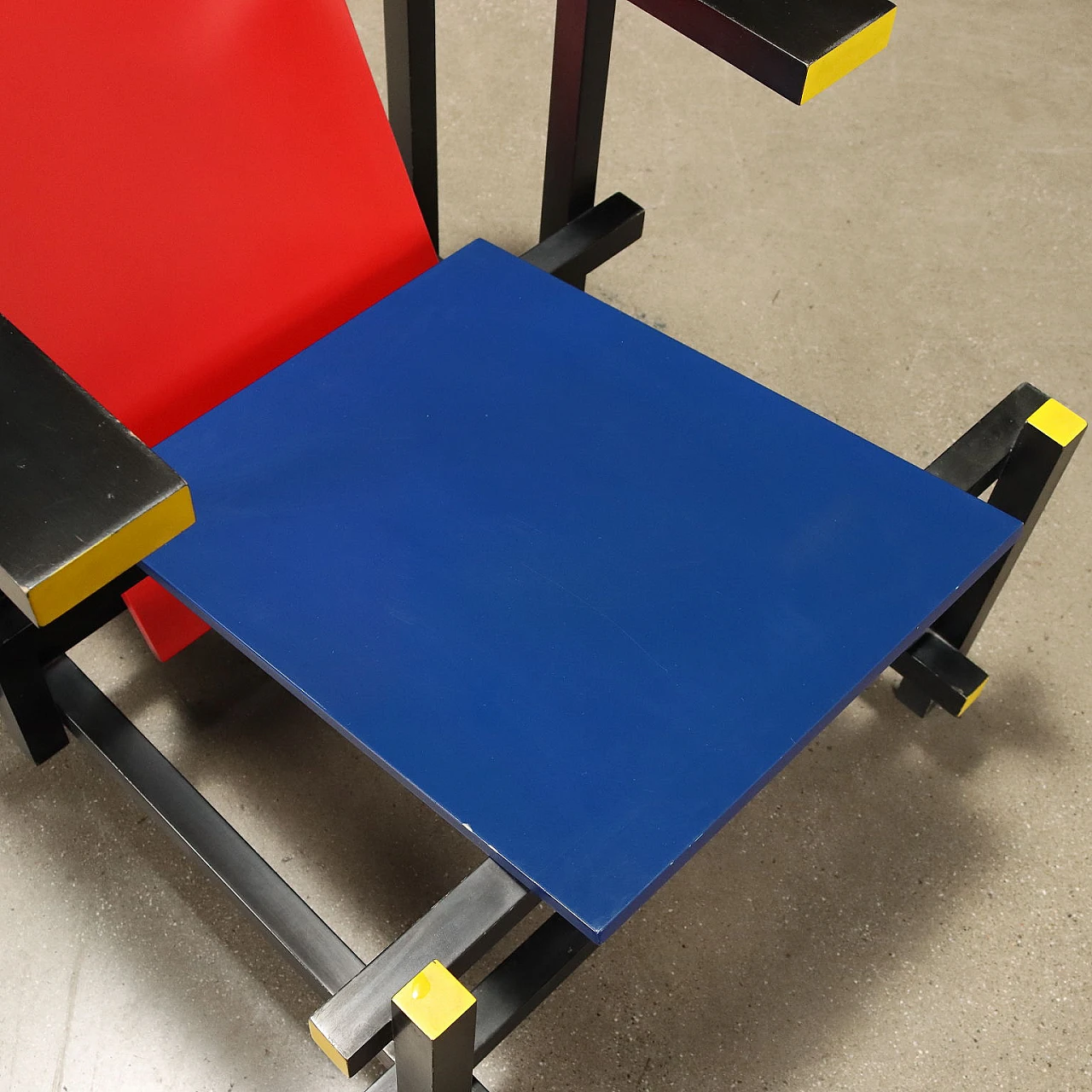Poltrona Red & Blue in legno di Gerrit Rietveld per Cassina, anni '80 8