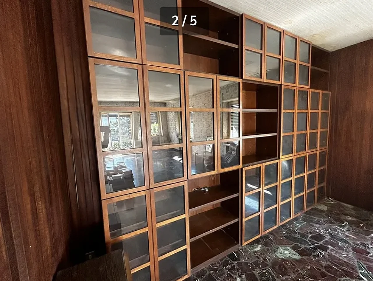 Grande libreria modulare in noce con vetrine di B&B, anni '70 3