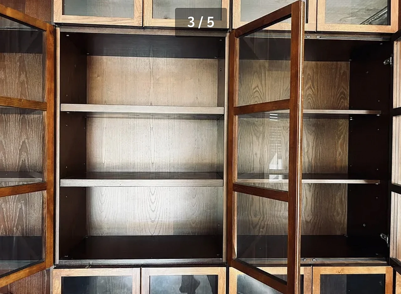 Grande libreria modulare in noce con vetrine di B&B, anni '70 4
