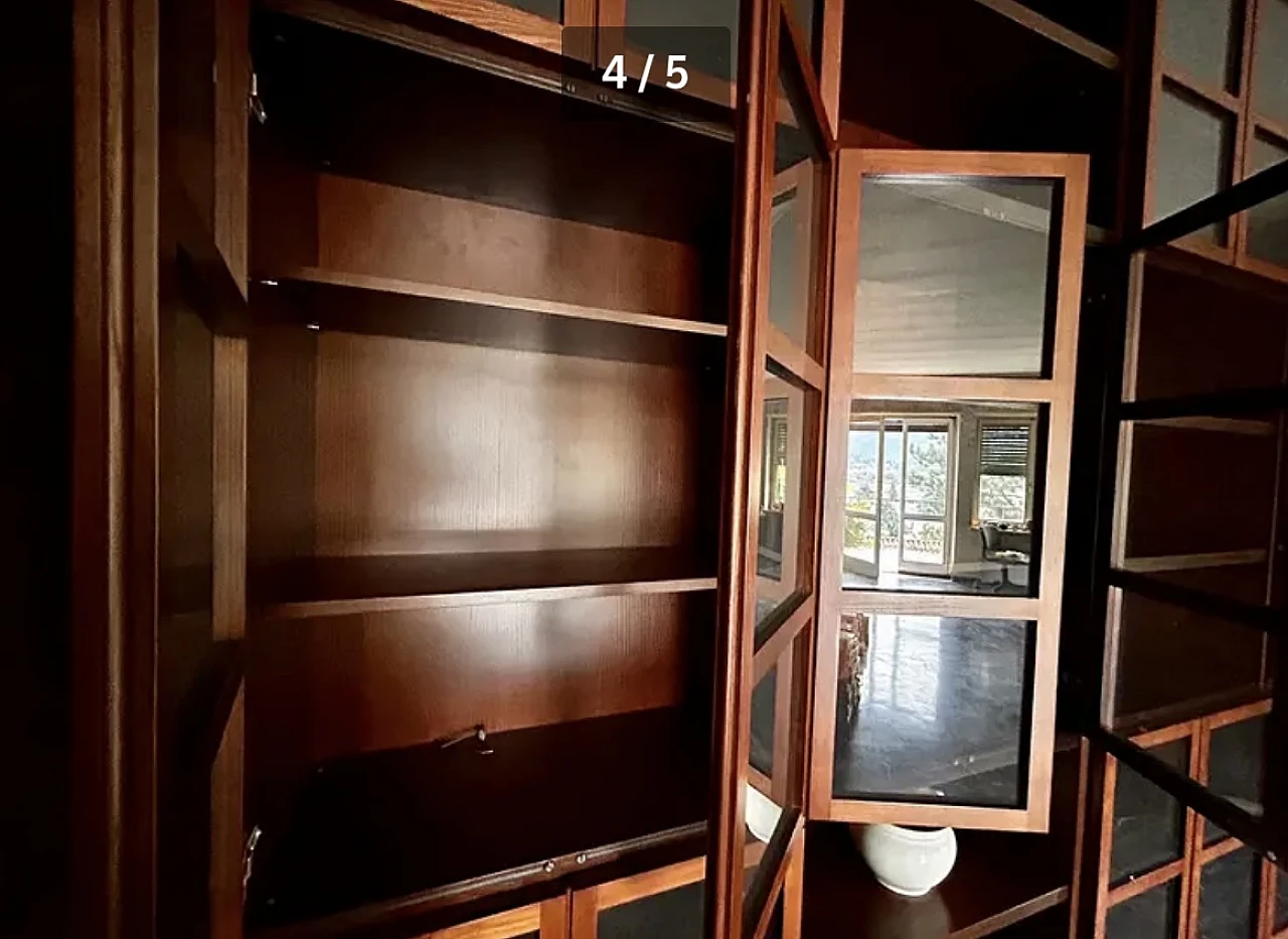 Grande libreria modulare in noce con vetrine di B&B, anni '70 9