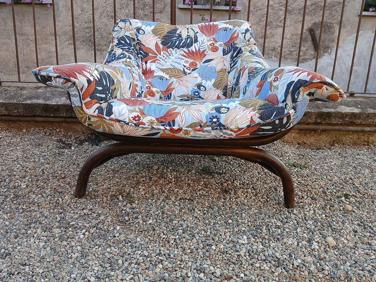 Floral armchair, 70s 1