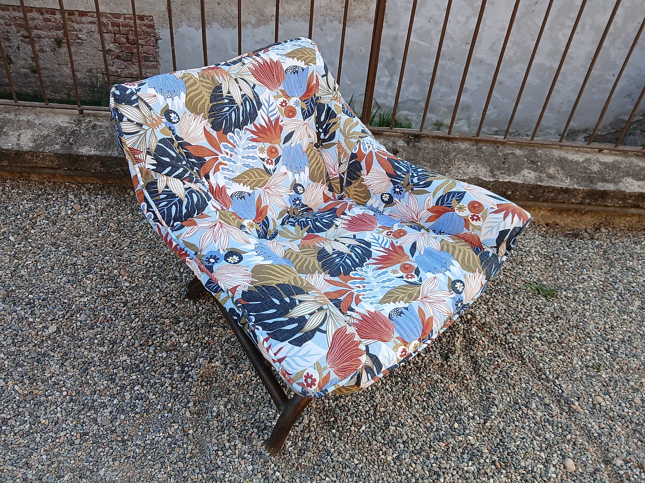 Floral armchair, 70s 5